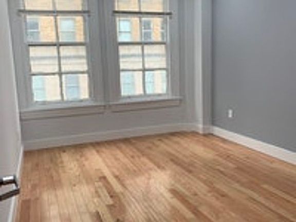 4th image of 1935-37 Chestnut St #354