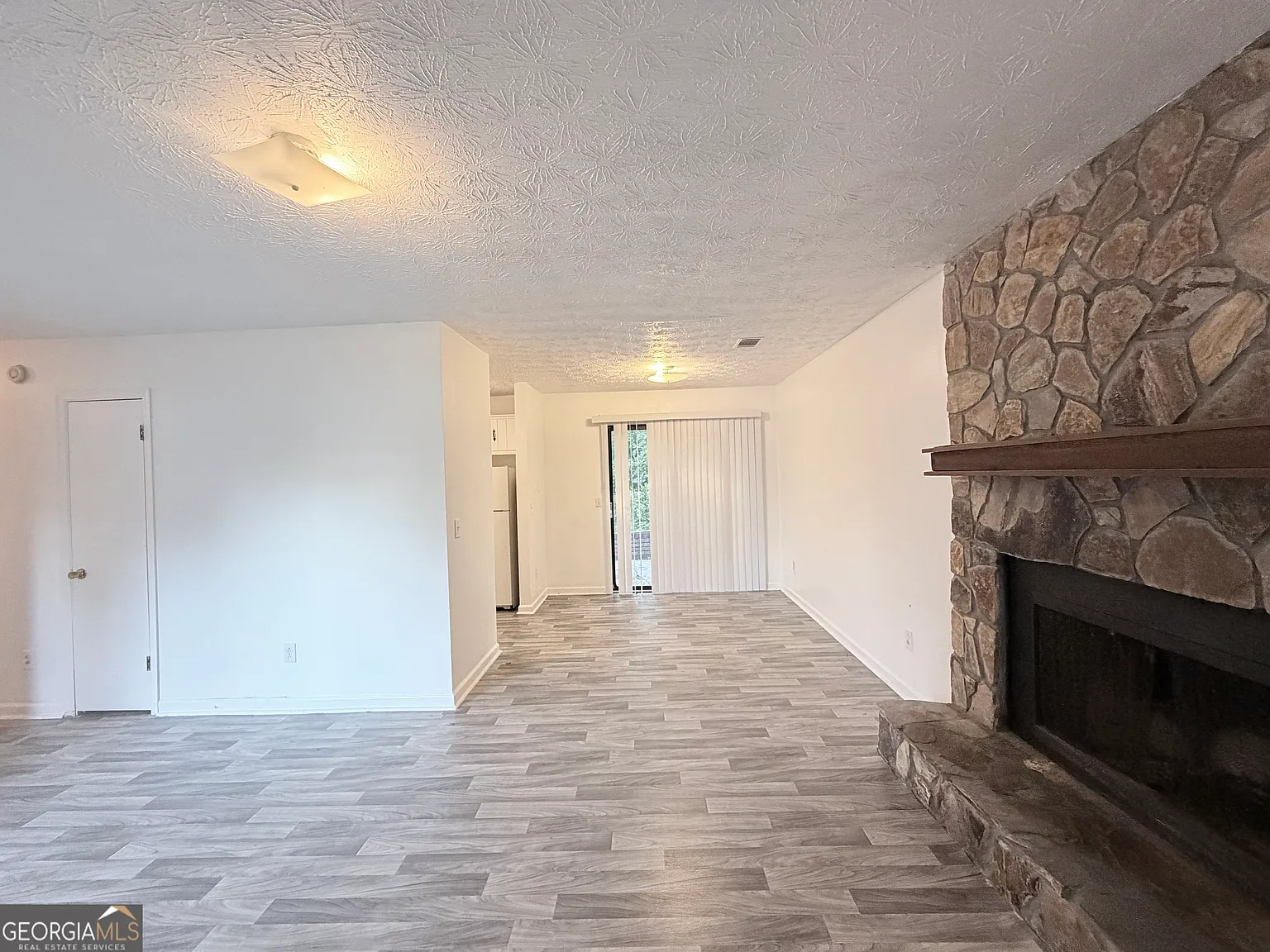 2 bed, 1.0 bath, 1200 sqft, $1,200 — Photo 3