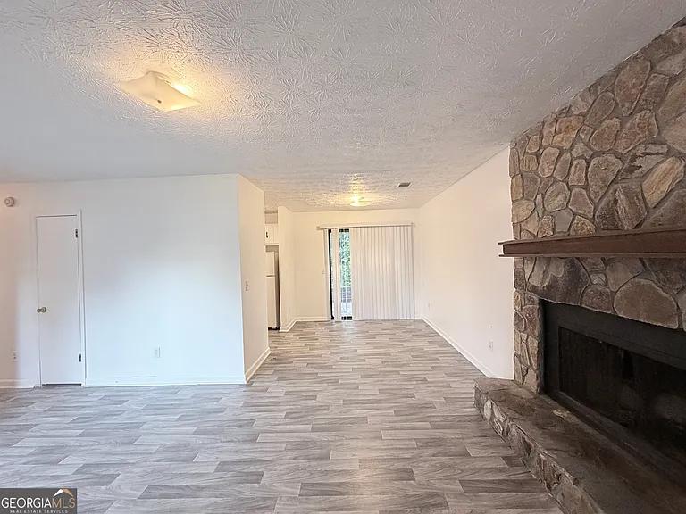 460 Rustwood Dr — Photo 3