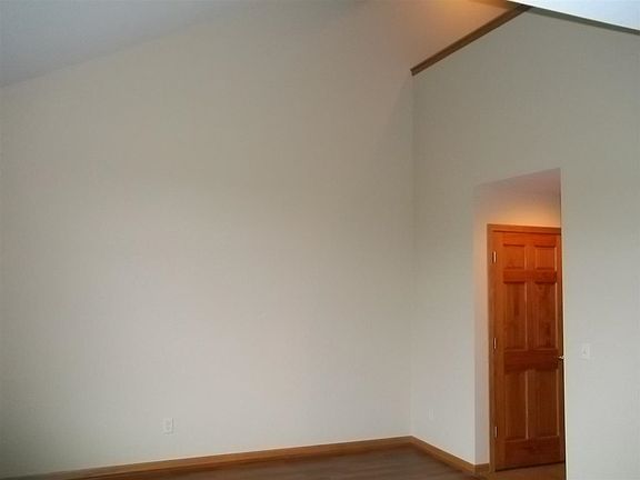 3rd image of 816 N Cumberland Ln