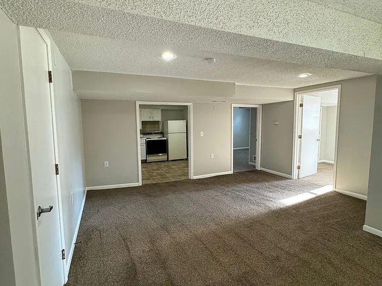 1217 1/2 W Truman Rd — Photo 3