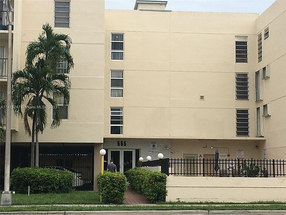 2nd image of 555 NE 123rd St APT 210-B