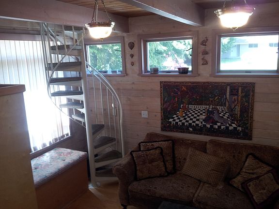 Family/Loft Window Seat & Ent. Ctr.