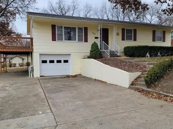 521 Brown Circle Dr, Osawatomie, KS 66064