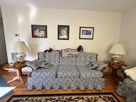 2nd image of 1919 Bay Hill Dr