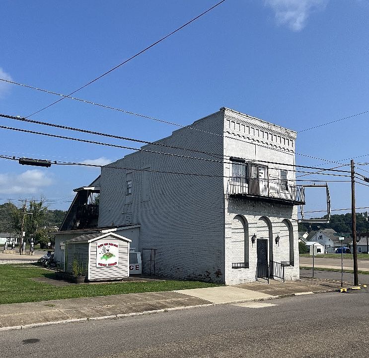 1st image of 819 S 3rd Ave