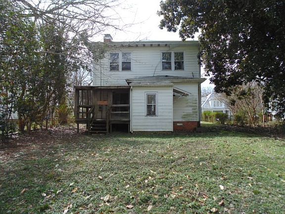 3rd image of 112 W End Blvd