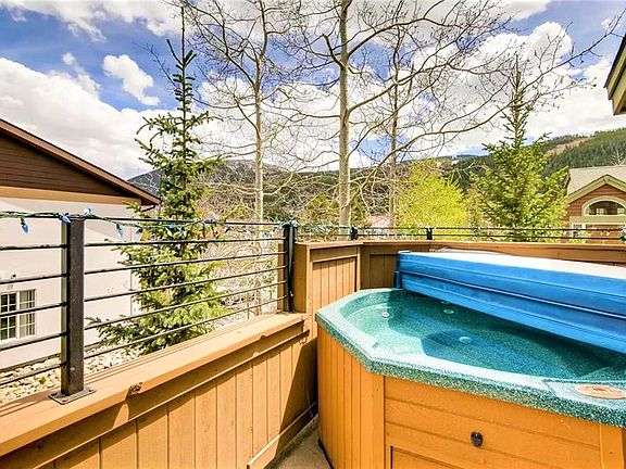 Balcony with Hot Tub