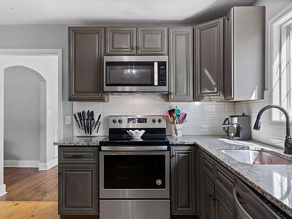 3rd image of 2822 Haywood Ave