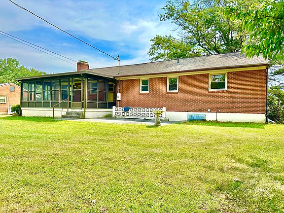 3rd image of 205 Vine Ave