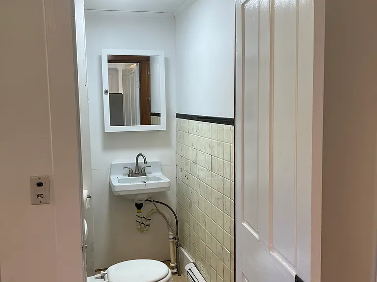 83 A Laurel St — Photo 7