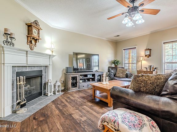 5th image of 9870 Leslie Ln
