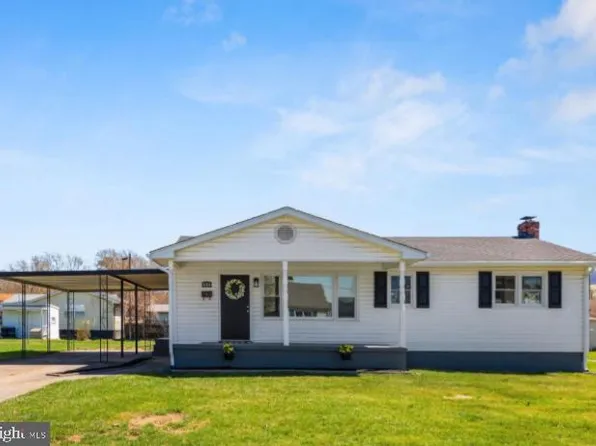 156 N Funk St, Strasburg, VA 22657