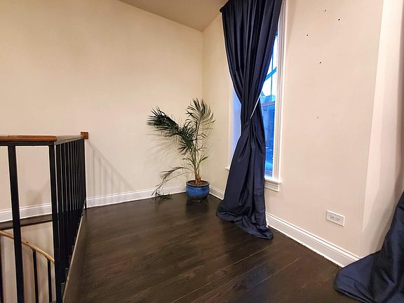 4th image of 4347 S Greenwood Ave #102