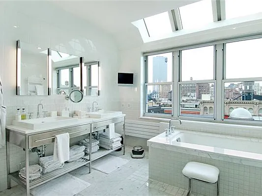 Sold by Sotheby's International Realty | media 3