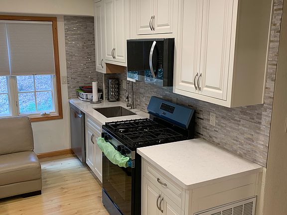 5th image of 12813 Mueller Dr #B