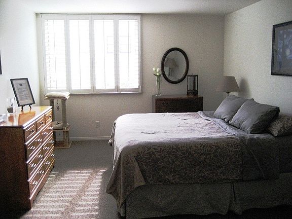 2nd image of 909 Coast Blvd Unit 5
