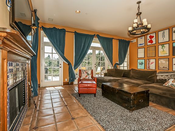 3rd image of 1107 Cresthaven Dr