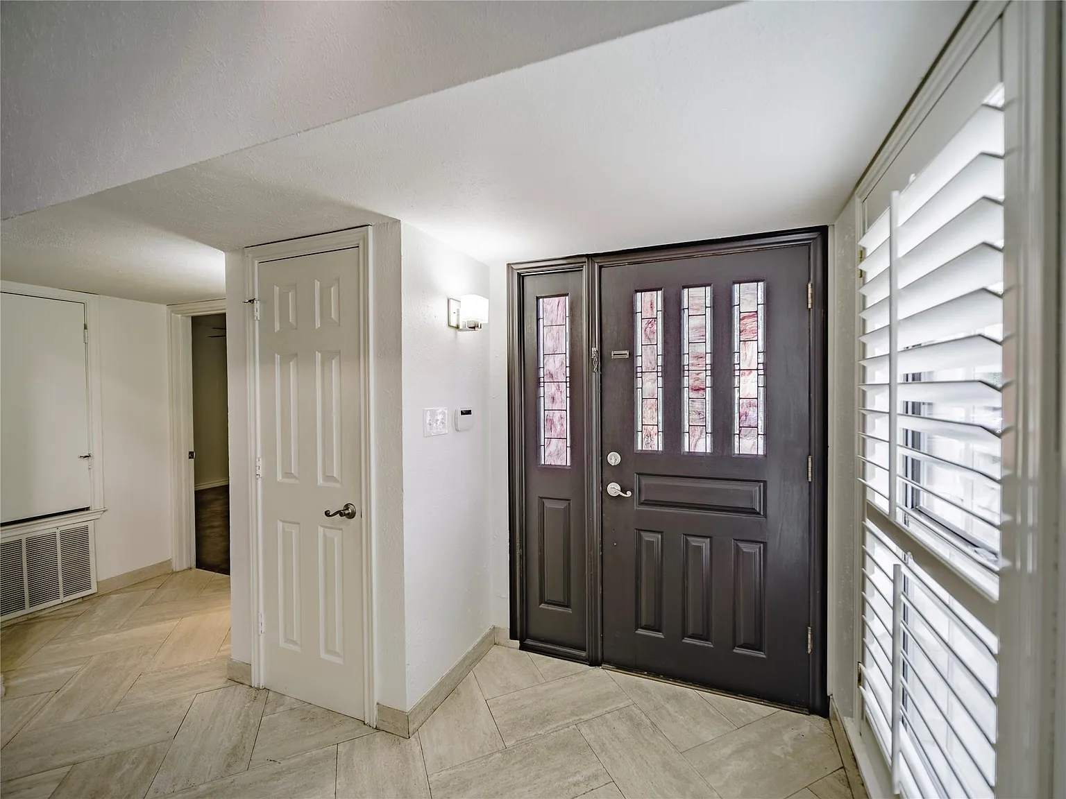 2 bed, 2052 sqft, $3,400 — Photo 2