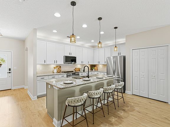 5th image of 105 Arabian Ct