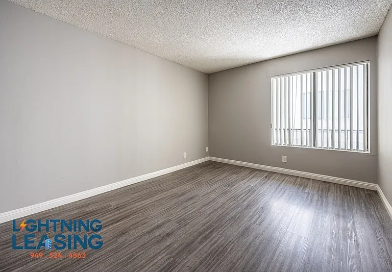 14201 Victory Blvd #217 — Photo 10