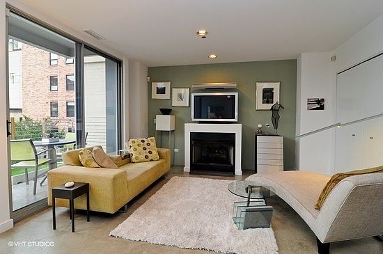 1st image of 156 W Superior St APT 402