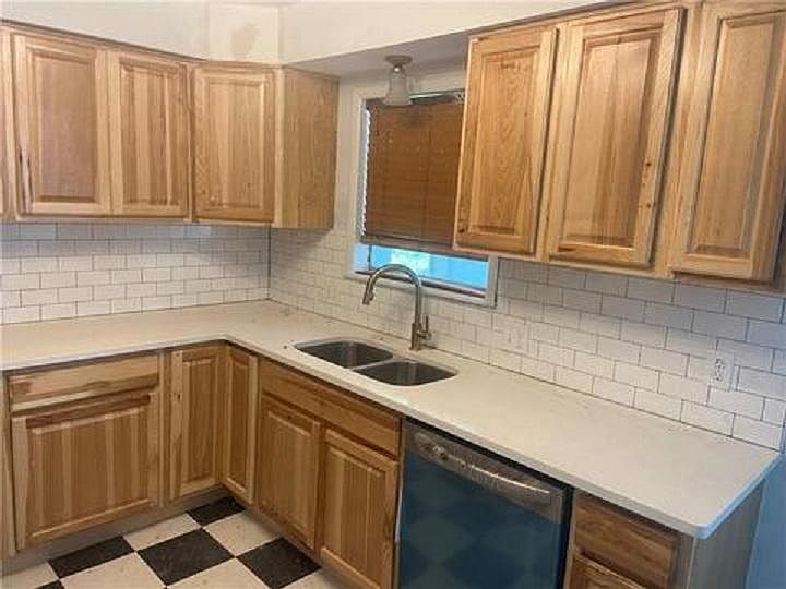 1st image of 638 Dewey Ave