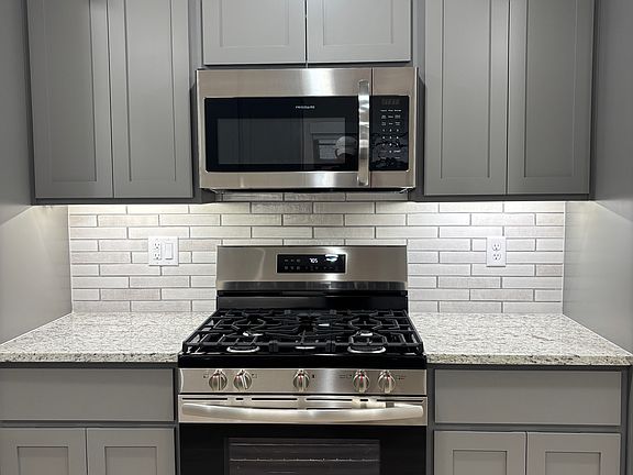 3rd image of 3203 SW Lovely Ln