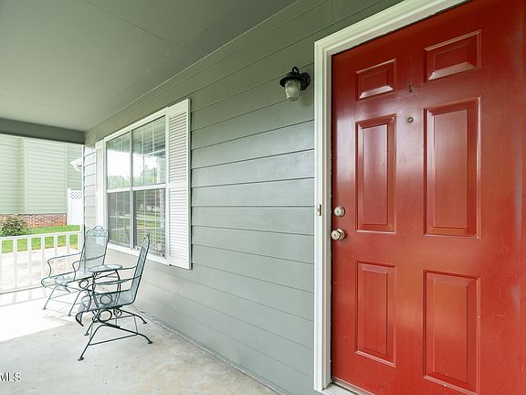 3rd image of 816 Summerdale Dr