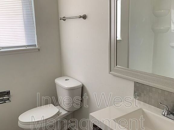 5th image of 319 NE 104th Ave APT D