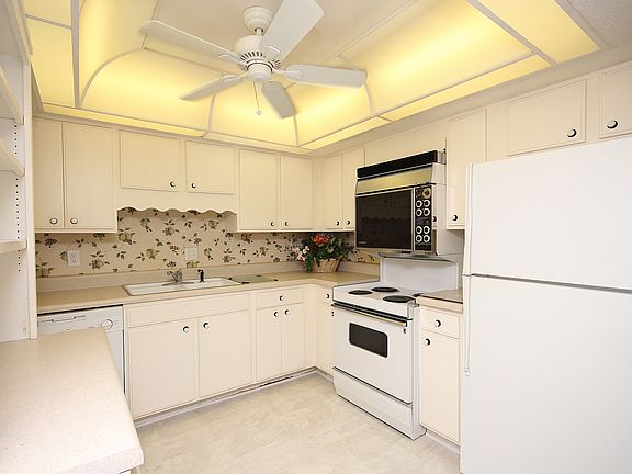 4th image of 5 Hidden Cove Cir