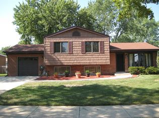 128 Charing Cross Rd, Lombard, IL 60148