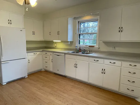 106 Highland Ave, Hartland, WI 53029