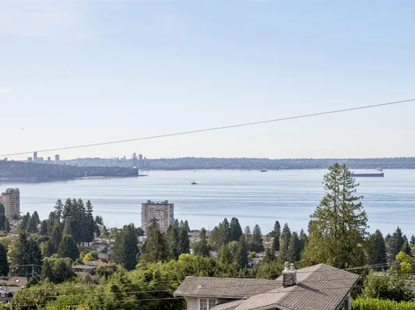 2545 Palmerston Ave, West Vancouver, BC V7V 2W4