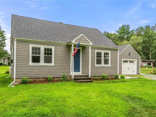 4 Mary Hopkins Dr, North Scituate, RI 02857