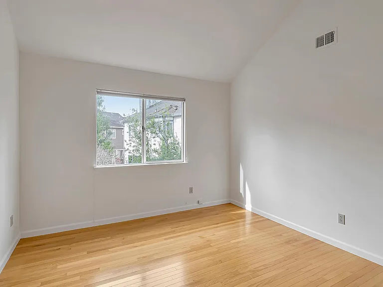 302 Tadley Ct — Photo 27