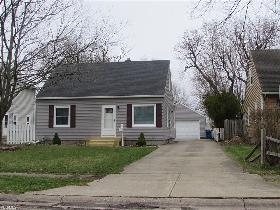 1st image of 921 Warwick Dr