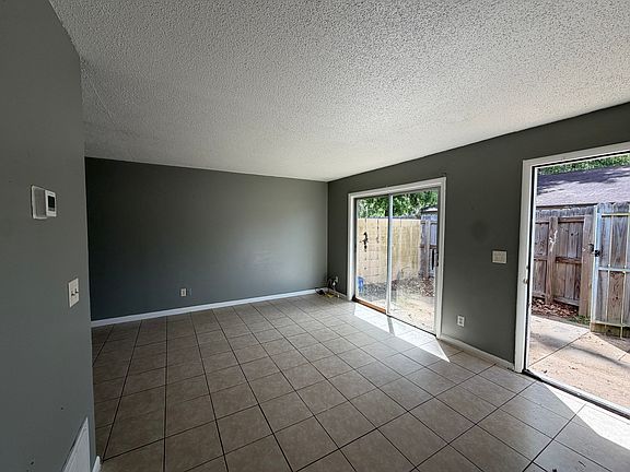 2nd image of 2000 SE 40th Street Rd APT A