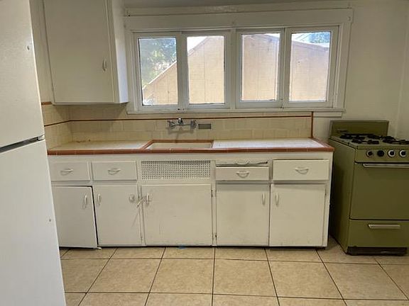 3rd image of 392 E Alvarado St #B