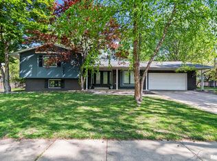 125 Cypress Point Dr, Springfield, IL 62704
