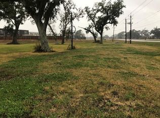 215 Dahlia St, Lake Jackson, TX 77566