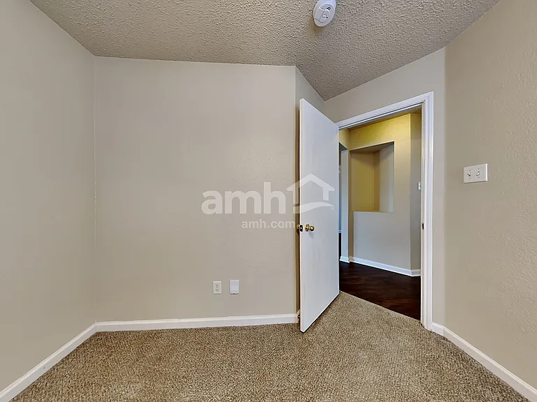 955 Aaron Dr — Photo 15