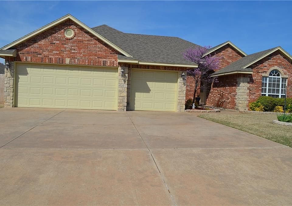 2nd image of 1617 Aurora Pl