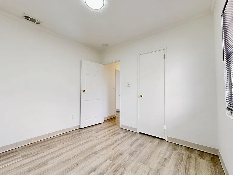 526 Ware St — Photo 5