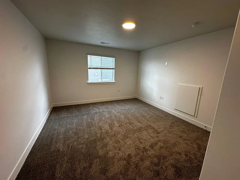 932 N Olson Dr — Photo 6