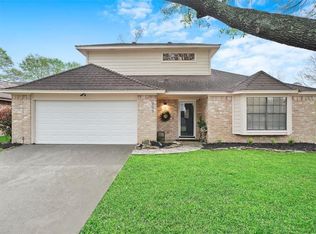 909 N Rivershire Dr, Conroe, TX 77304