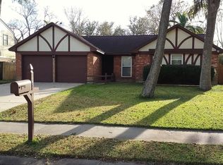 103 Cottonwood St, Lake Jackson, TX 77566