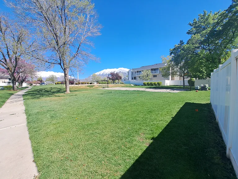 1492 W Parkside Dr #1 — Photo 36