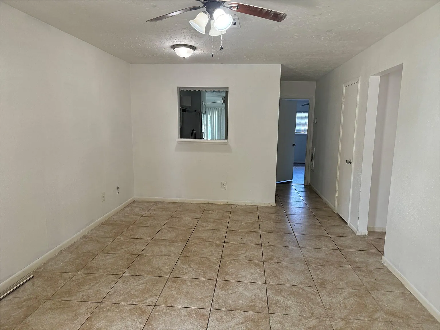 3 bed, 2.0 bath, 1080 sqft, $1,400 — Photo 4