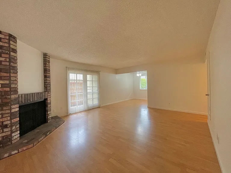 541 - 551 Morse Ave - Laurelwood — Photo 4